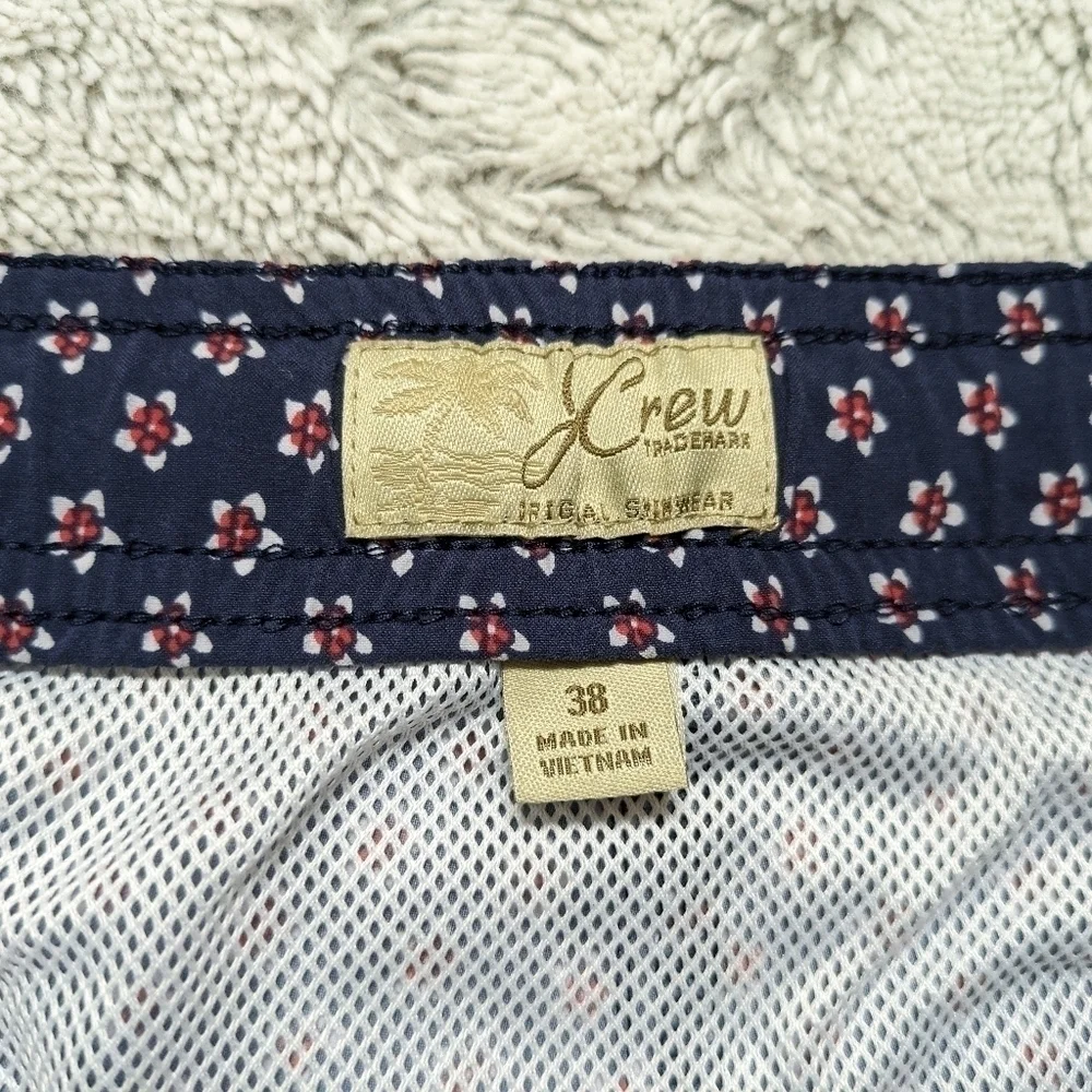 J. Crew Pool Shorts Mens 38 Navy Blue Floral Eco Mesh Lining Zip Back Pocket